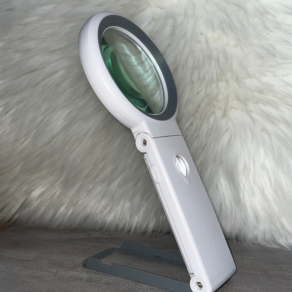 KIBTOY 18 LED Magnifier - Picture 4 of 7